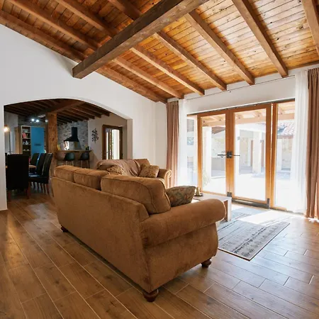 Stunning For 10 People With Large Heated Pool-50m2, Jacuzzi And Gym - By Ta Leut Agency 普利拉卡
