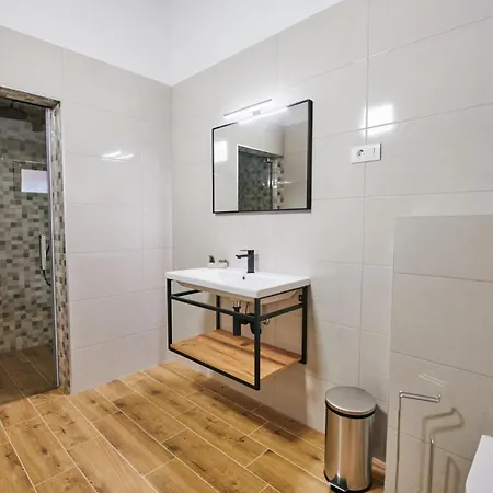 别墅 Stunning For 10 People With Large Heated Pool-50m2, Jacuzzi And Gym - By Ta Leut Agency *