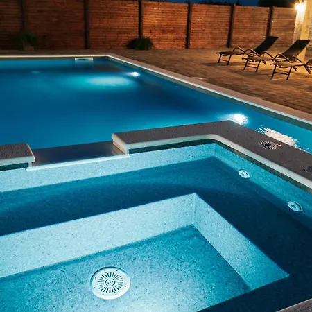 别墅 Stunning For 10 People With Large Heated Pool-50m2, Jacuzzi And Gym - By Ta Leut Agency 普利拉卡