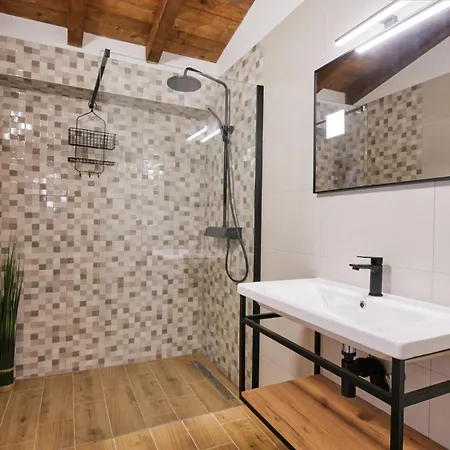 Stunning For 10 People With Large Heated Pool-50m2, Jacuzzi And Gym - By Ta Leut Agency 别墅 *