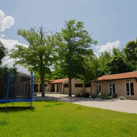 Stunning For 10 People With Large Heated Pool-50m2, Jacuzzi And Gym - By Ta Leut Agency 别墅