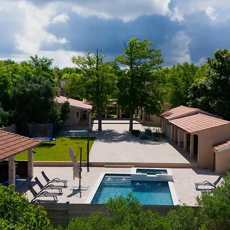 Stunning For 10 People With Large Heated Pool-50m2, Jacuzzi And Gym - By Ta Leut Agency 别墅