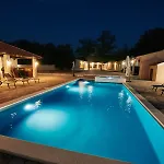 Villa Stunning For 10 People With Large Heated Pool-50m2, Jacuzzi And Gym - By Ta Leut Agency *
