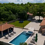 Stunning For 10 People With Large Heated Pool-50m2, Jacuzzi And Gym - By Ta Leut Agency Villa *