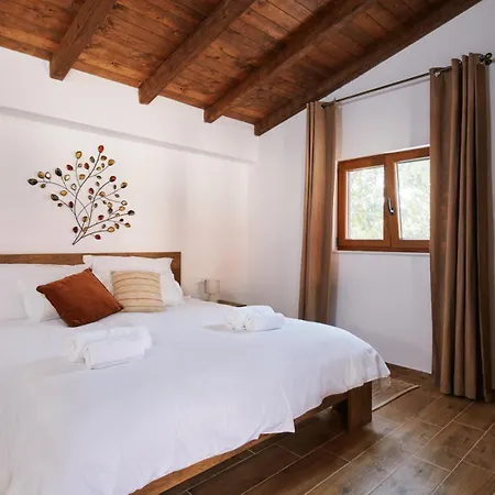Stunning For 10 People With Large Heated Pool-50m2, Jacuzzi And Gym - By Ta Leut Agency Villa