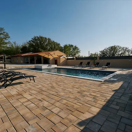 Stunning For 10 People With Large Heated Pool-50m2, Jacuzzi And Gym - By Ta Leut Agency Villa Privlaka (Zadar)