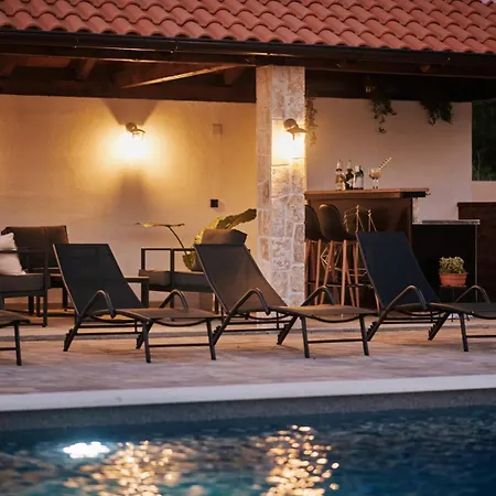 Stunning For 10 People With Large Heated Pool-50m2, Jacuzzi And Gym - By Ta Leut Agency