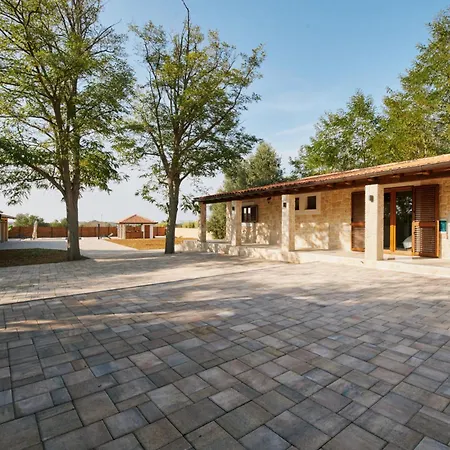 Stunning For 10 People With Large Heated Pool-50m2, Jacuzzi And Gym - By Ta Leut Agency Villa *