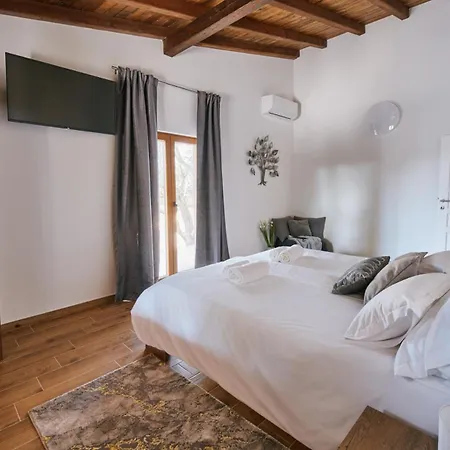 Villa Stunning For 10 People With Large Heated Pool-50m2, Jacuzzi And Gym - By Ta Leut Agency *