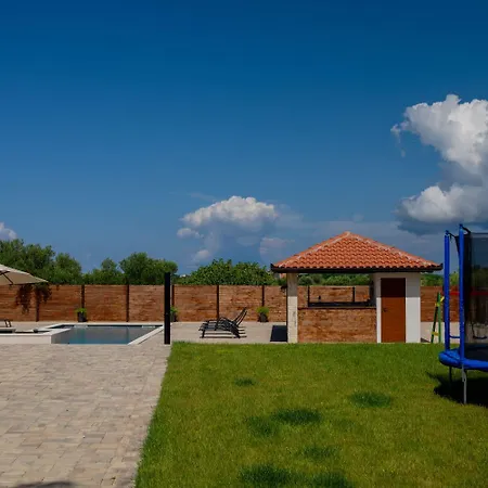 Stunning For 10 People With Large Heated Pool-50m2, Jacuzzi And Gym - By Ta Leut Agency *