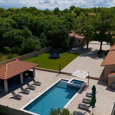 Stunning For 10 People With Large Heated Pool-50m2, Jacuzzi And Gym - By Ta Leut Agency Villa *