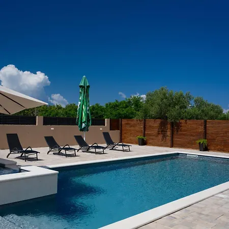 Stunning For 10 People With Large Heated Pool-50m2, Jacuzzi And Gym - By Ta Leut Agency *