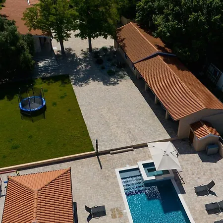Stunning For 10 People With Large Heated Pool-50m2, Jacuzzi And Gym - By Ta Leut Agency * Privlaka (Zadar)