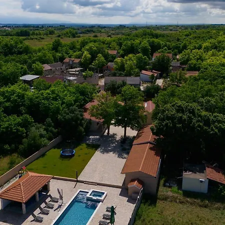 Stunning For 10 People With Large Heated Pool-50m2, Jacuzzi And Gym - By Ta Leut Agency
