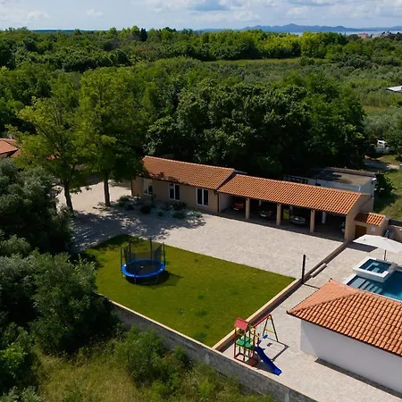 Stunning For 10 People With Large Heated Pool-50m2, Jacuzzi And Gym - By Ta Leut Agency Villa