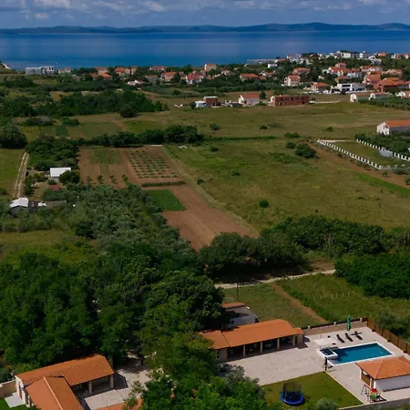 Stunning For 10 People With Large Heated Pool-50m2, Jacuzzi And Gym - By Ta Leut Agency * Privlaka (Zadar)
