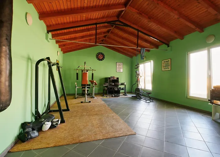 Stunning For 10 People With Large Heated Pool-50m2, Jacuzzi And Gym - By Ta Leut Agency Villa *