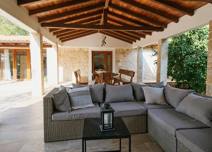 Stunning For 10 People With Large Heated Pool-50m2, Jacuzzi And Gym - By Ta Leut Agency *