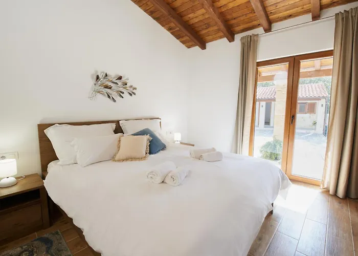 Stunning For 10 People With Large Heated Pool-50m2, Jacuzzi And Gym - By Ta Leut Agency Privlaka