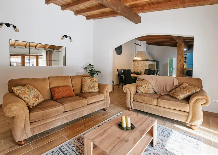 Villa Stunning For 10 People With Large Heated Pool-50m2, Jacuzzi And Gym - By Ta Leut Agency *