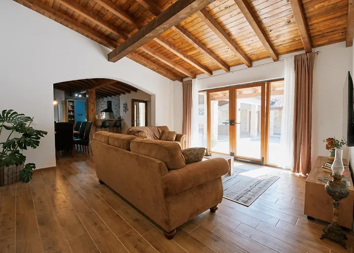 Stunning For 10 People With Large Heated Pool-50m2, Jacuzzi And Gym - By Ta Leut Agency Privlaka