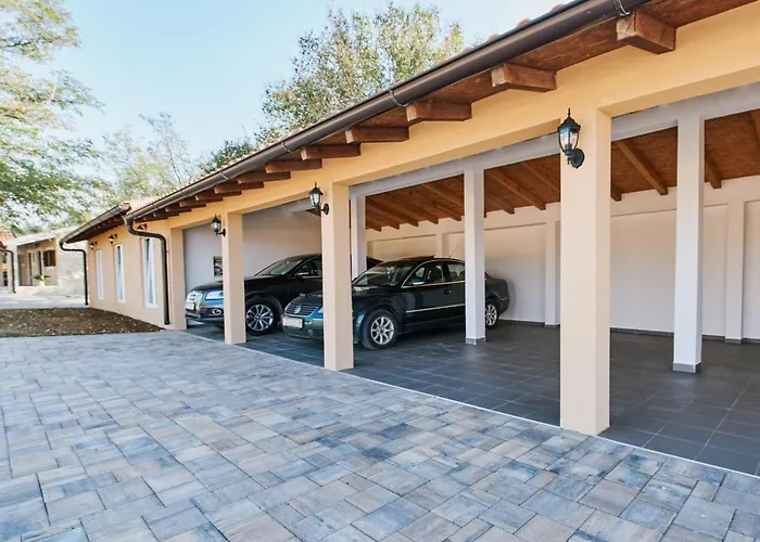 Stunning For 10 People With Large Heated Pool-50m2, Jacuzzi And Gym - By Ta Leut Agency Villa *