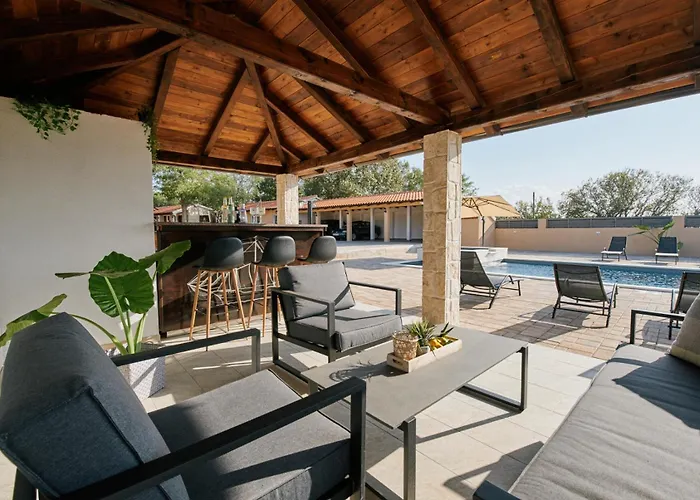 Stunning For 10 People With Large Heated Pool-50m2, Jacuzzi And Gym - By Ta Leut Agency * Privlaka (Zadar)