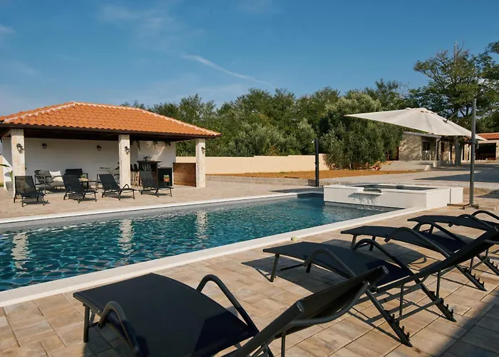 Villa Stunning For 10 People With Large Heated Pool-50m2, Jacuzzi And Gym - By Ta Leut Agency