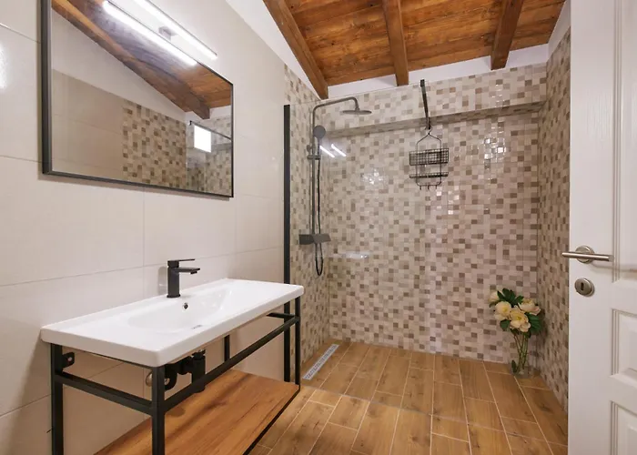 Stunning For 10 People With Large Heated Pool-50m2, Jacuzzi And Gym - By Ta Leut Agency *