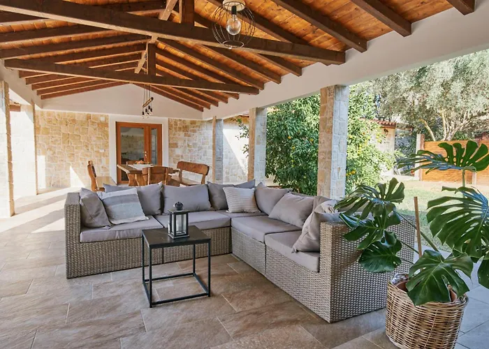 Stunning For 10 People With Large Heated Pool-50m2, Jacuzzi And Gym - By Ta Leut Agency Privlaka