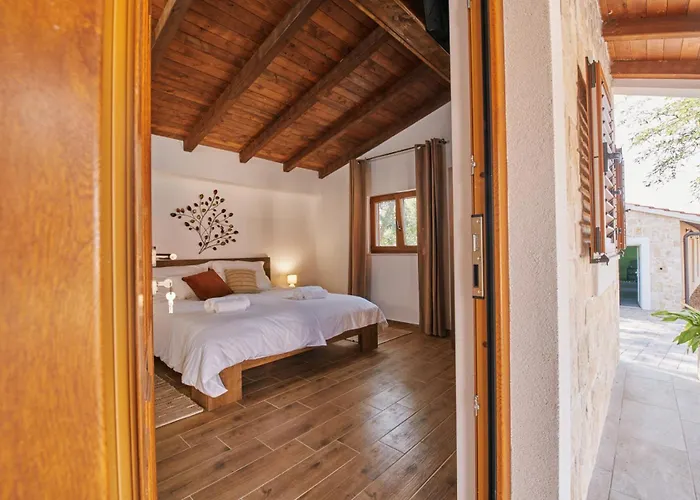 Stunning For 10 People With Large Heated Pool-50m2, Jacuzzi And Gym - By Ta Leut Agency Villa