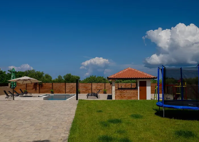 Stunning For 10 People With Large Heated Pool-50m2, Jacuzzi And Gym - By Ta Leut Agency *