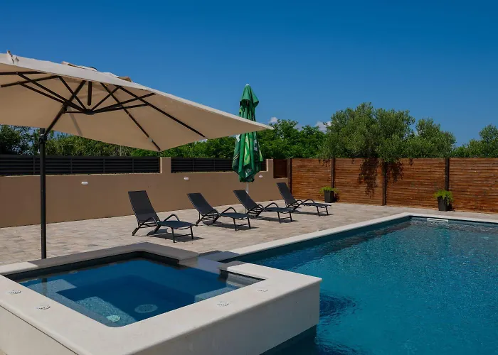 Stunning For 10 People With Large Heated Pool-50m2, Jacuzzi And Gym - By Ta Leut Agency