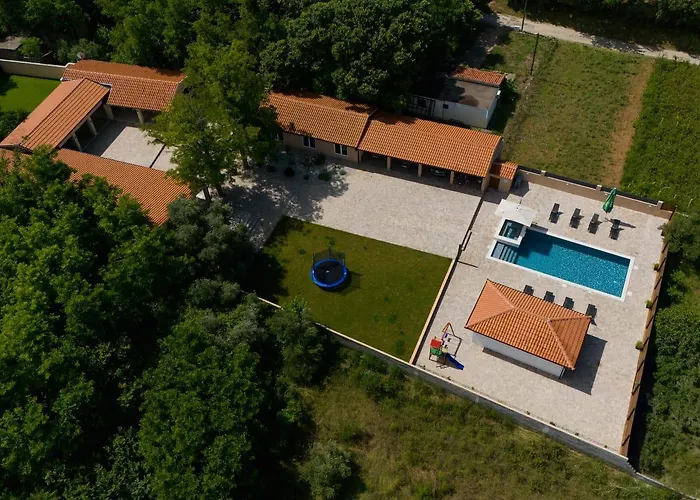 Villa Stunning For 10 People With Large Heated Pool-50m2, Jacuzzi And Gym - By Ta Leut Agency Privlaka