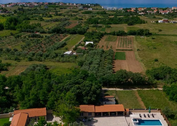Stunning For 10 People With Large Heated Pool-50m2, Jacuzzi And Gym - By Ta Leut Agency Privlaka (Zadar)