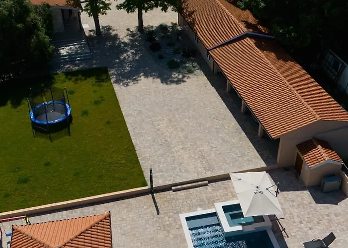 Stunning For 10 People With Large Heated Pool-50m2, Jacuzzi And Gym - By Ta Leut Agency * Privlaka