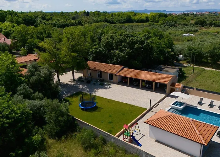 Stunning For 10 People With Large Heated Pool-50m2, Jacuzzi And Gym - By Ta Leut Agency Villa