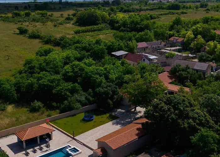 Stunning For 10 People With Large Heated Pool-50m2, Jacuzzi And Gym - By Ta Leut Agency Villa *